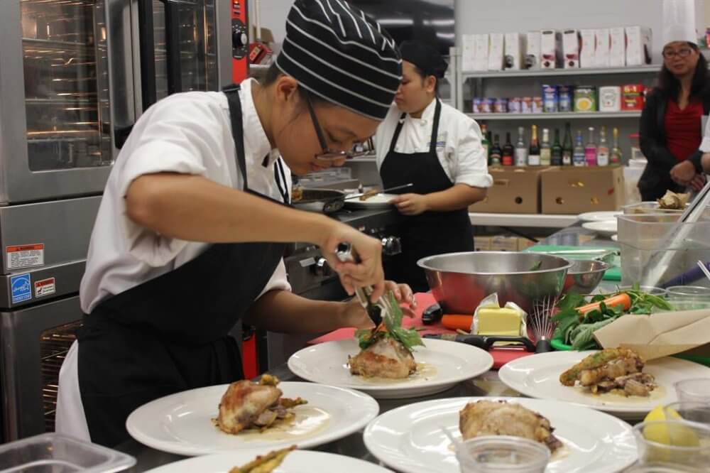 Attend Culinary Art Classes In Cincinnati And Make New Friends